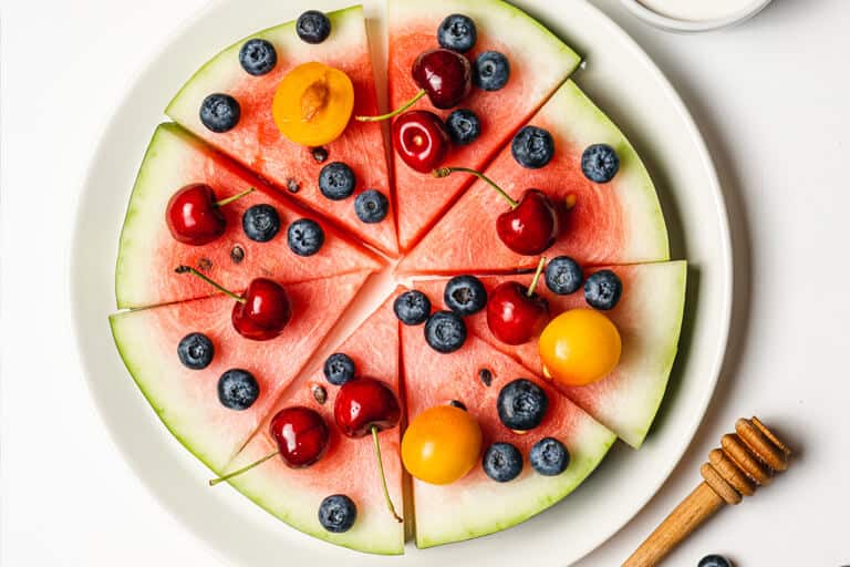 Imagem de uma pizza de frutas